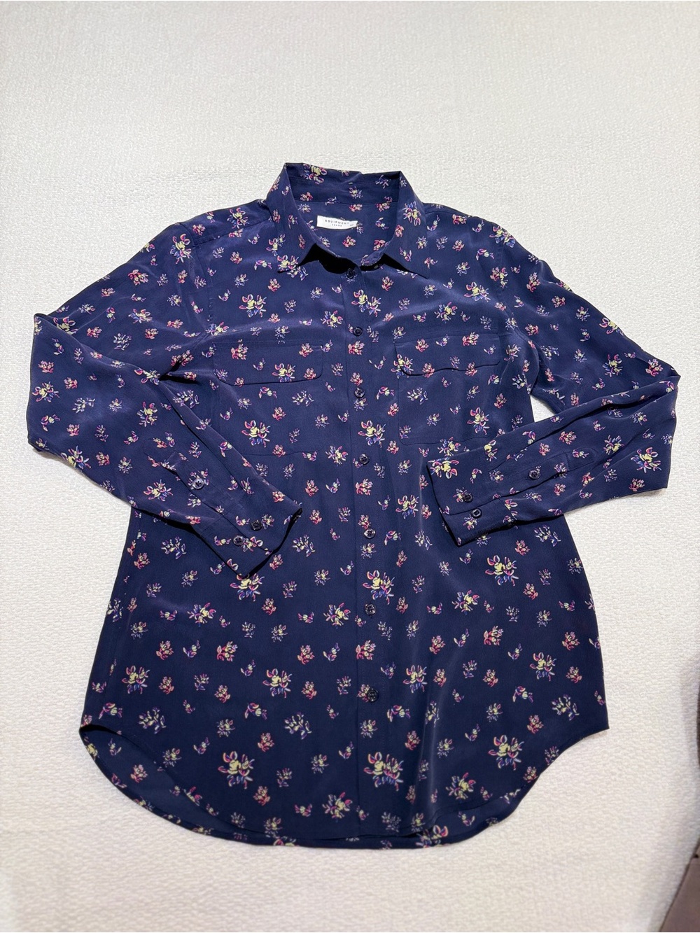 Equipment Femme Women’s 100% Silk Floral Button Up Small Navy